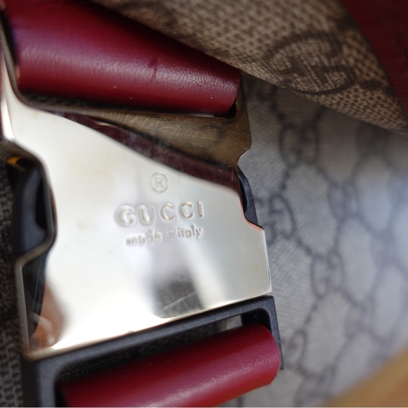 Gucci | Vintage Supreme Messenger Crossbody Flap Bag - Picture 4 of 8